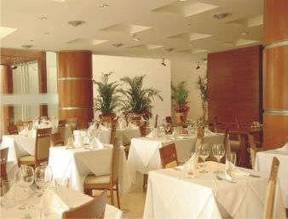 Howard Johnson Villa Maria Hotel Y Casino Restaurant foto